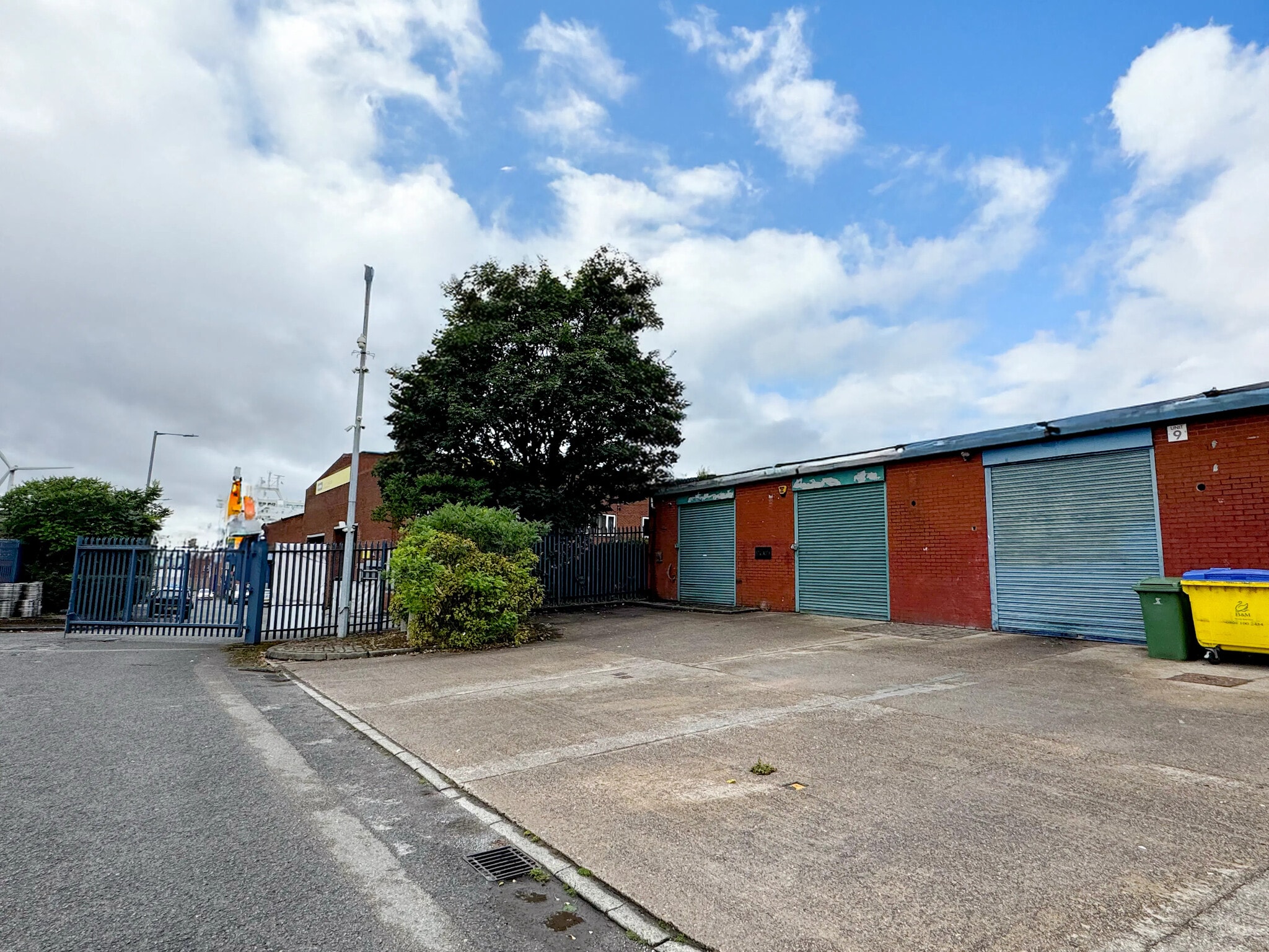 Seymour St, Bootle to rent Building Photo- Image 1 of 14