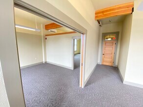 205 SE Grand Ave, Portland, OR for rent Interior Photo- Image 1 of 11