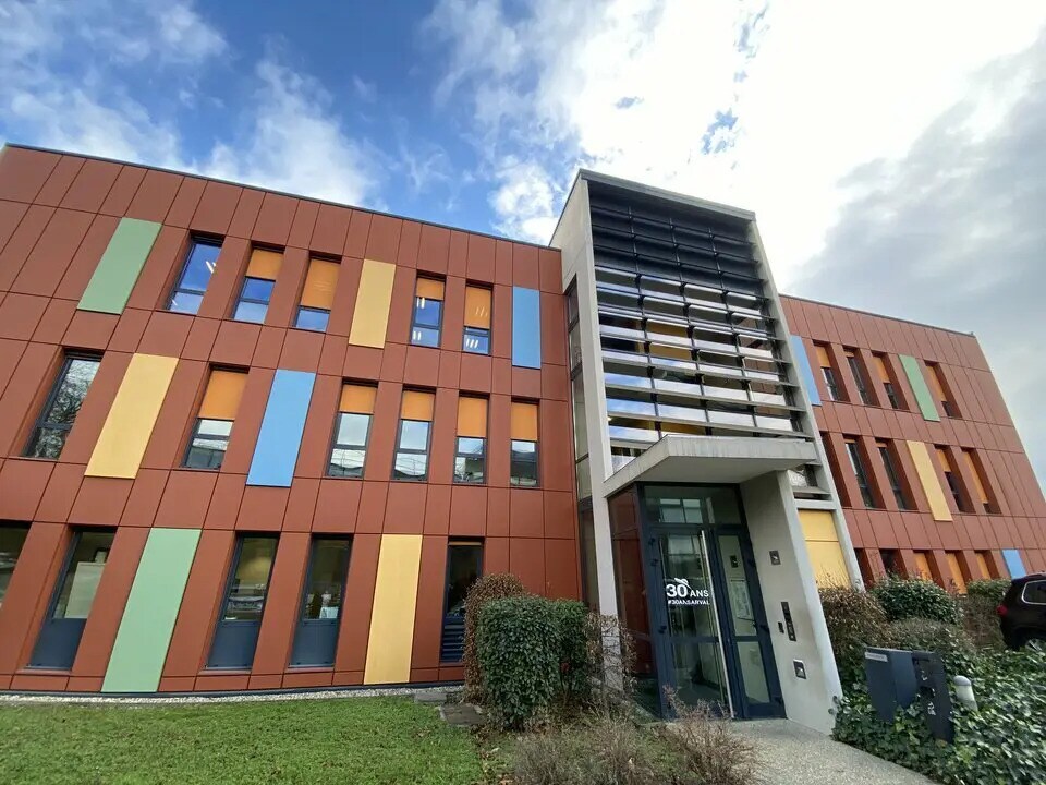 Office in Limonest to rent Building Photo- Image 1 of 11