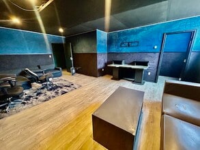 900-932 S San Pedro St, Los Angeles, CA to rent Building Photo- Image 2 of 7