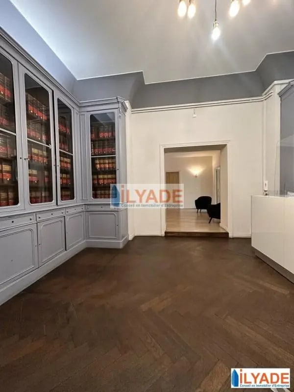 Location Bureaux 400 m² - Photo 1