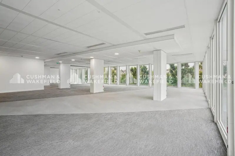 20-26 Boulevard Du Parc, Neuilly-sur-Seine to rent Interior Photo- Image 1 of 9