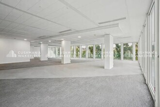 20-26 Boulevard Du Parc, Neuilly-sur-Seine to rent Interior Photo- Image 1 of 9