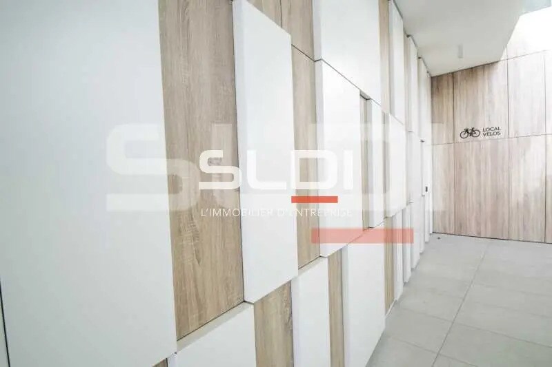 Rue Simone Veil, Vénissieux to rent - Interior Photo - Image 3 of 9