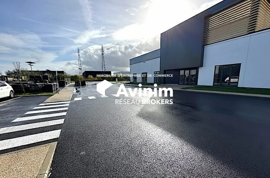 Industrial in Meaux to rent - Building Photo - Image 2 of 16