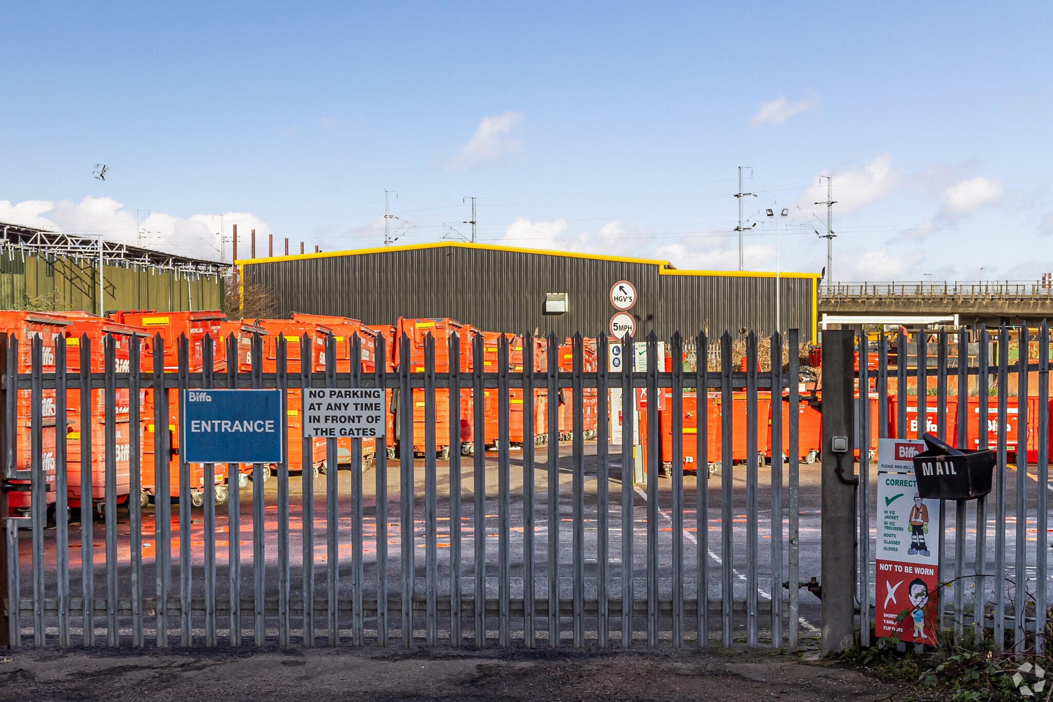 2 Oliver Close, Grays to rent Primary Photo- Image 1 of 4