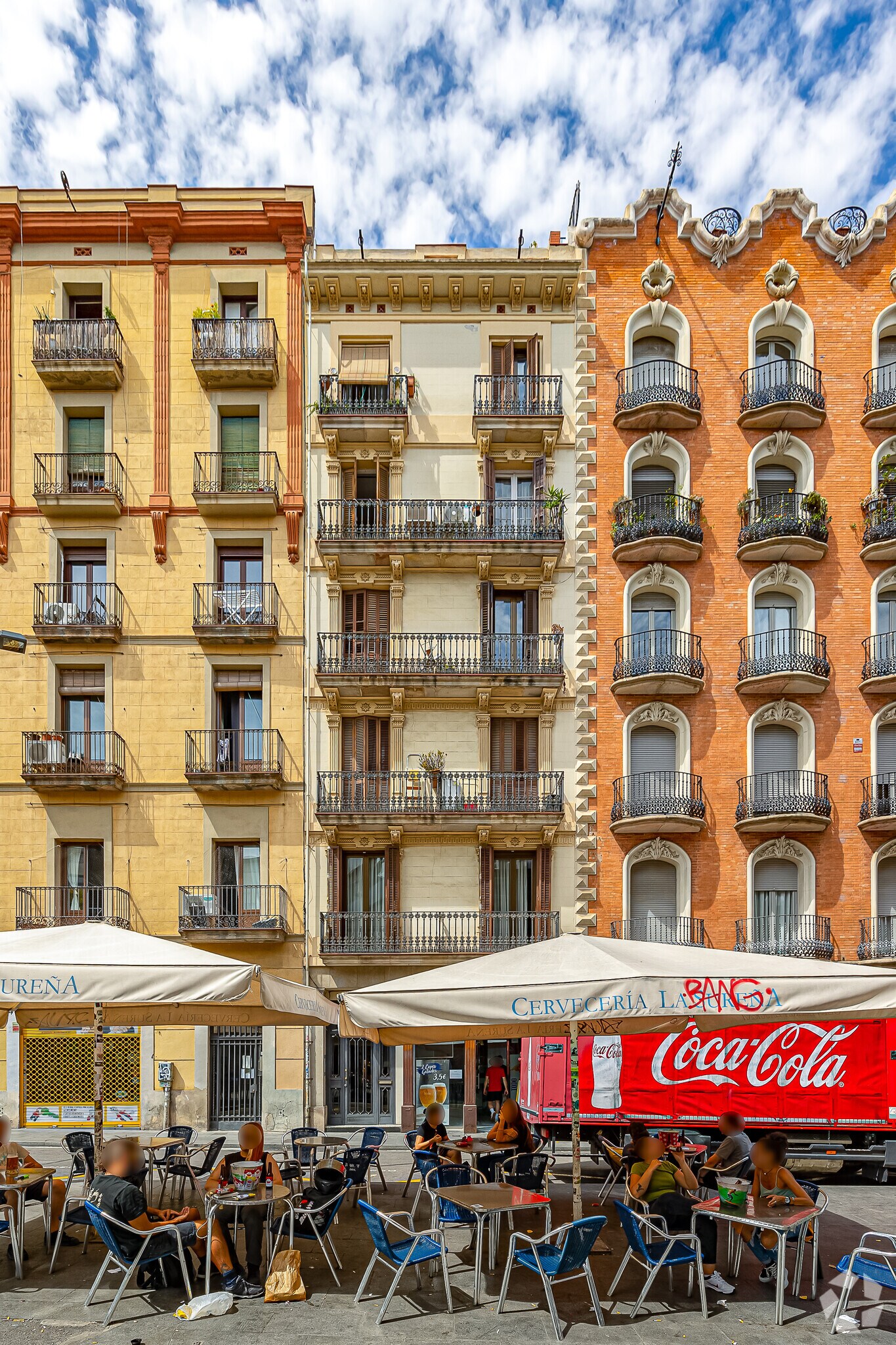 Retail in Barcelona, Barcelona to rent Primary Photo- Image 1 of 2
