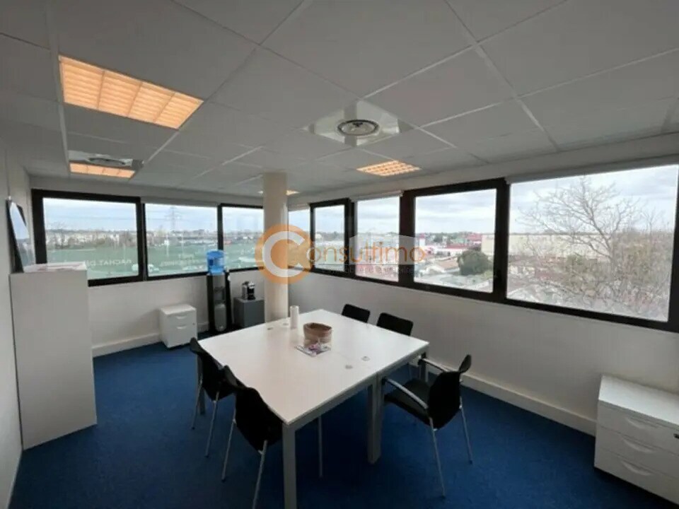 Office in Mérignac to rent Interior Photo- Image 1 of 8