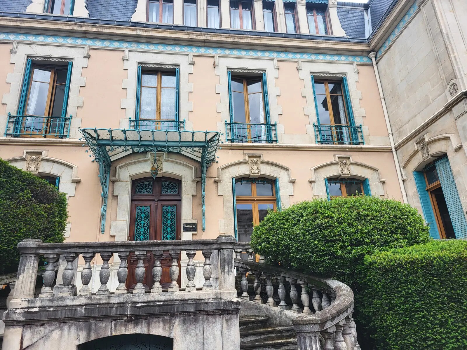 Office in Grenoble to rent Building Photo- Image 1 of 2