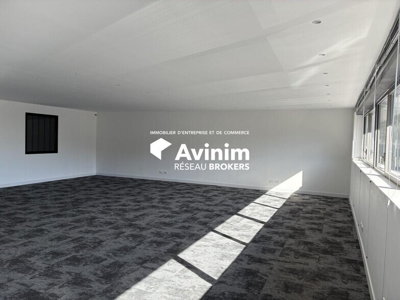 Industrial in La Ciotat to rent - Interior Photo - Image 3 of 9