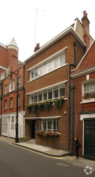 42 Bruton Pl, London for sale - Primary Photo - Image 1 of 1
