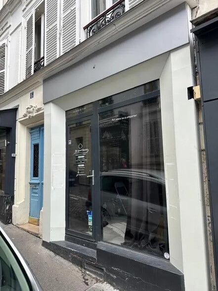 Light Industrial in Paris to rent - Building Photo - Image 2 of 2