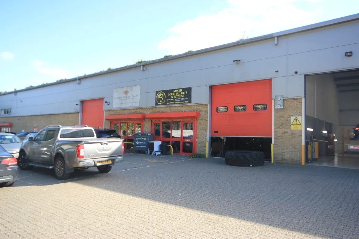 Unit 3 Cuxton Rd, Maidstone to rent Building Photo- Image 1 of 5