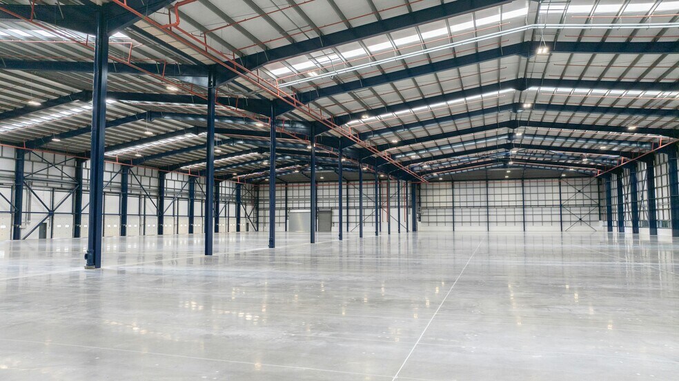 Osier Dr, Nottingham to rent - Building Photo - Image 2 of 5