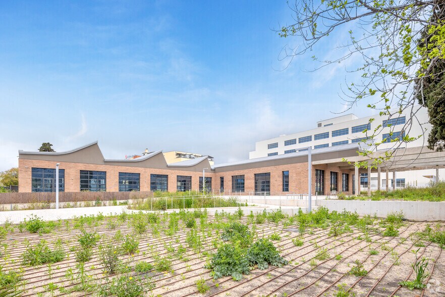 Carrer d'Enric Granados, 32-34, Esplugues de Llobregat, Barcelona to rent - Building Photo - Image 3 of 11