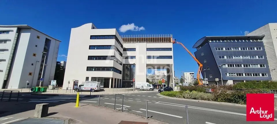 Location Bureaux 176 m² - Photo 1