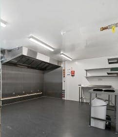 110-118 Markfield Rd, London to rent - Building Photo - Image 3 of 5