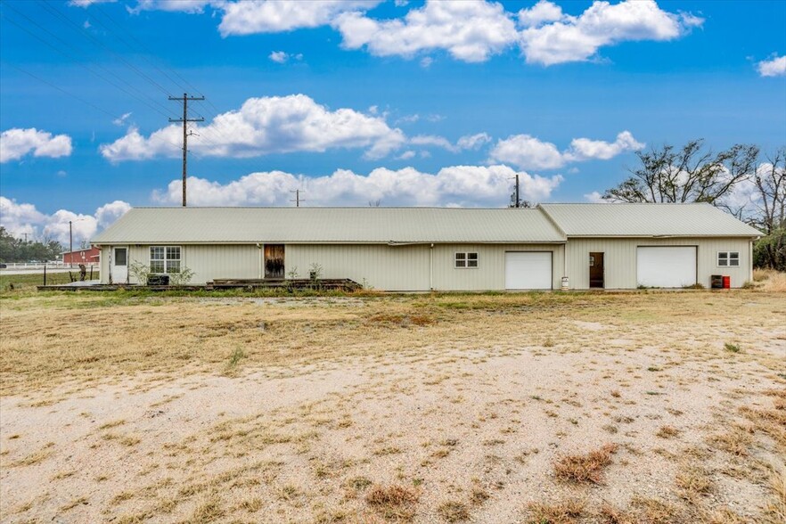 210 W Dean St, Burrton, KS for sale - Primary Photo - Image 1 of 6