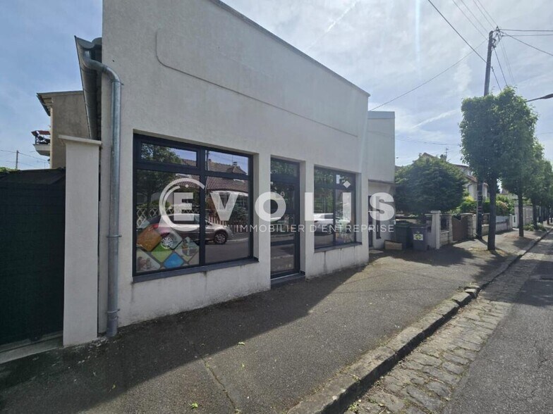 Retail in Viry Chatillon to rent - Building Photo - Image 1 of 6