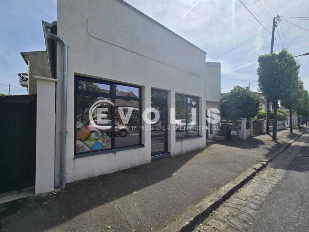 Retail in Viry Chatillon to rent Building Photo- Image 1 of 7