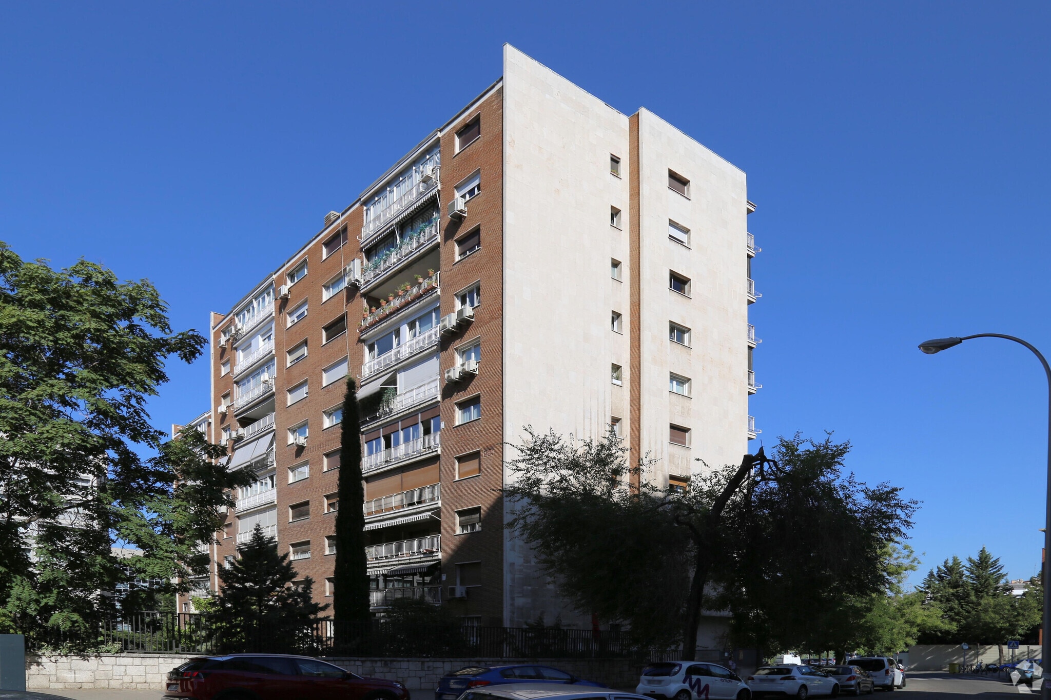 Retail in Madrid, Madrid to rent Building Photo- Image 1 of 2