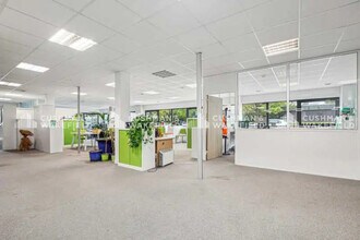 2 Avenue Des 3 Peuples, Montigny-le-Bretonneux to rent Building Photo- Image 2 of 6