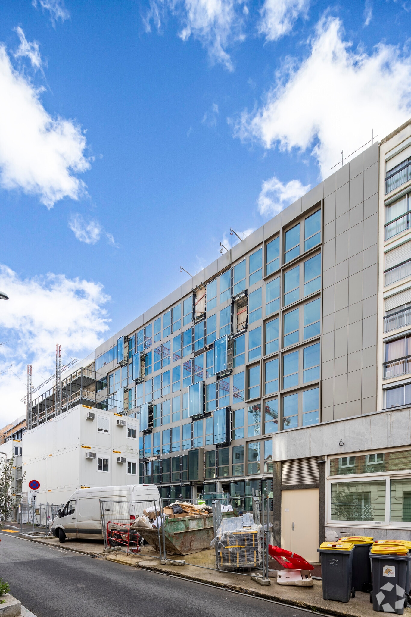 42 Rue Rouget De Lisle, Suresnes to rent Primary Photo- Image 1 of 2