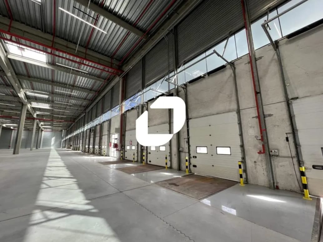 Industrial in Lieusaint to rent Interior Photo- Image 1 of 2