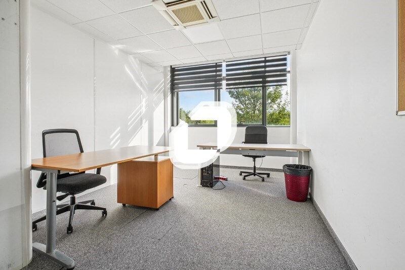 Office in Noisy-le-Roi to rent Interior Photo- Image 1 of 16