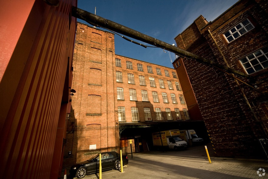 Hallam St, Stockport to rent - Primary Photo - Image 1 of 4