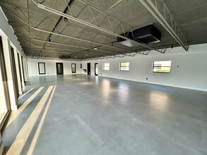 2100 E Commercial Blvd, Fort Lauderdale, FL for rent Interior Photo- Image 1 of 9