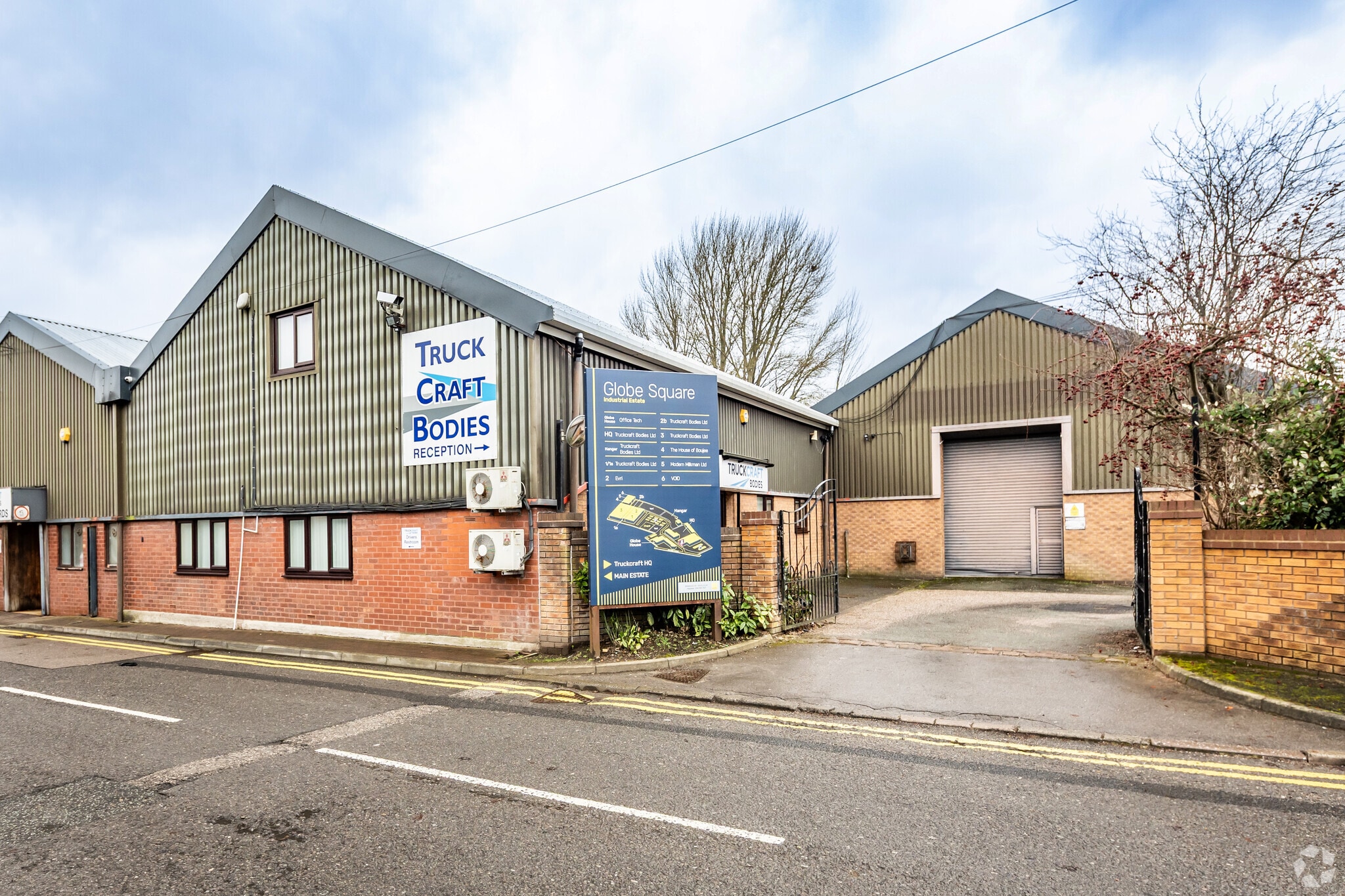 Globe Sq, Dukinfield to rent Primary Photo- Image 1 of 3