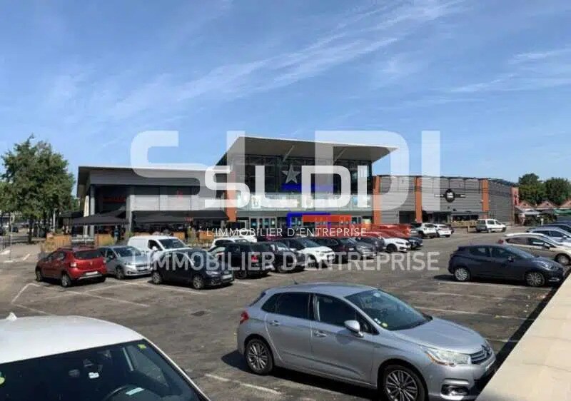 Office in Bourgoin-Jallieu for sale - Building Photo - Image 1 of 5