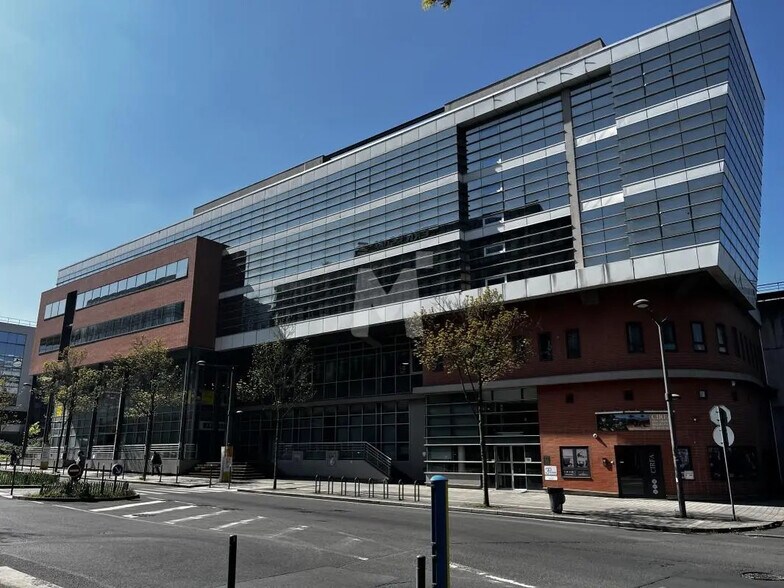 Office in Massy to rent - Building Photo - Image 1 of 14