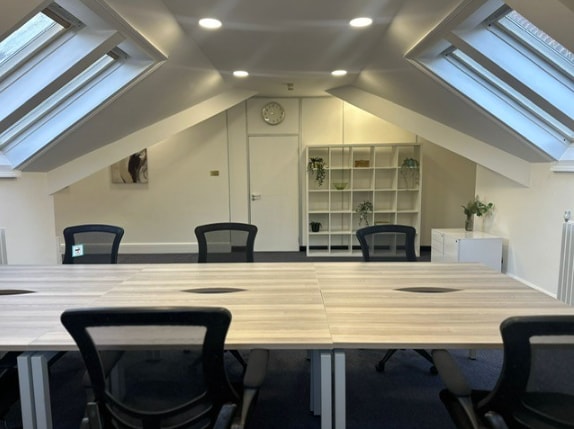 9 Park Sq E, Leeds to rent Interior Photo- Image 1 of 3