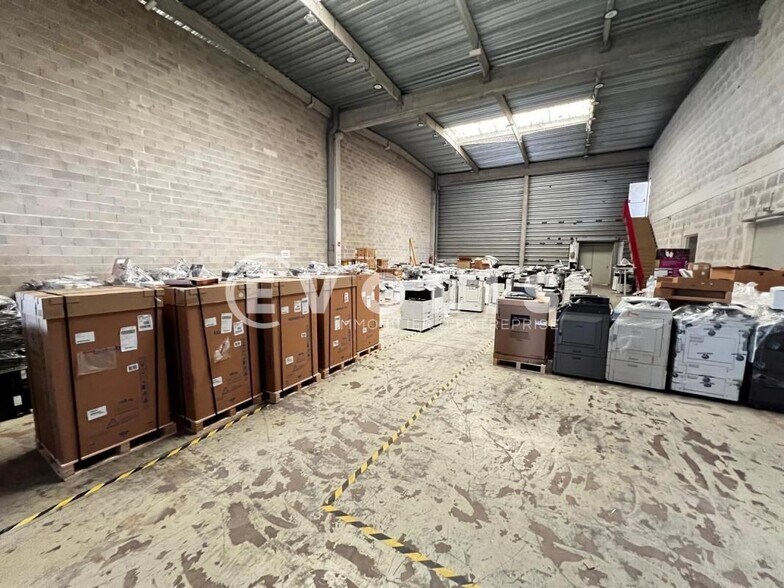 Light Industrial in Lisses to rent - Interior Photo - Image 3 of 15