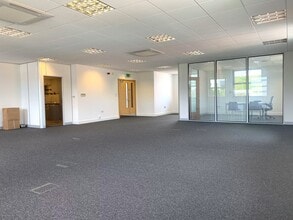 4230-4235 Park Approach, Leeds to rent Interior Photo- Image 2 of 9