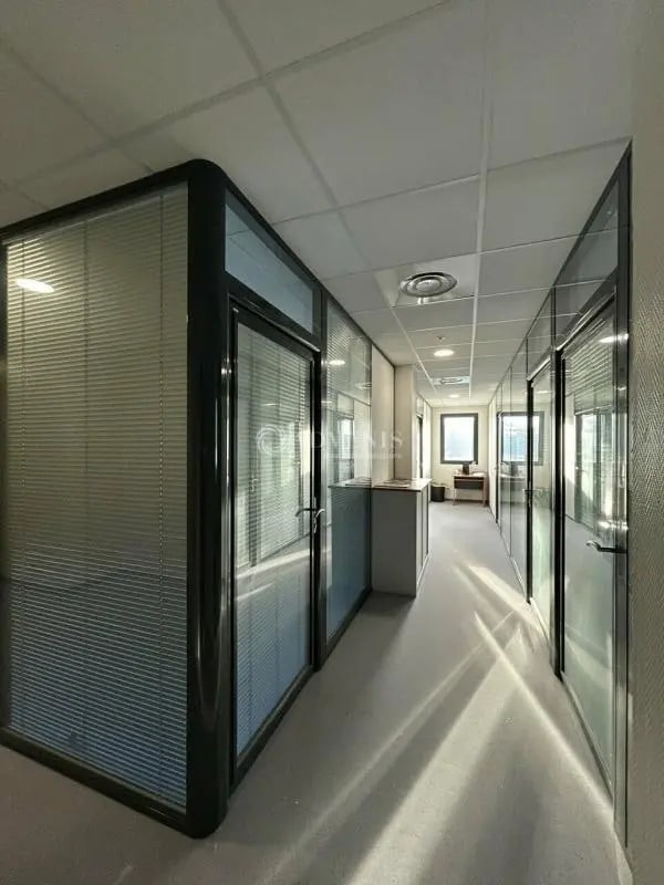 Location Bureaux 135 m² - Photo 1
