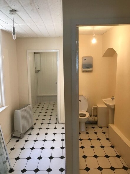 227 Southwick Rd, Sunderland to rent - Building Photo - Image 3 of 3