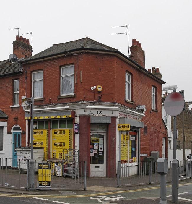 More details for 11-13 Harwoods Rd, Watford - Retail to Rent