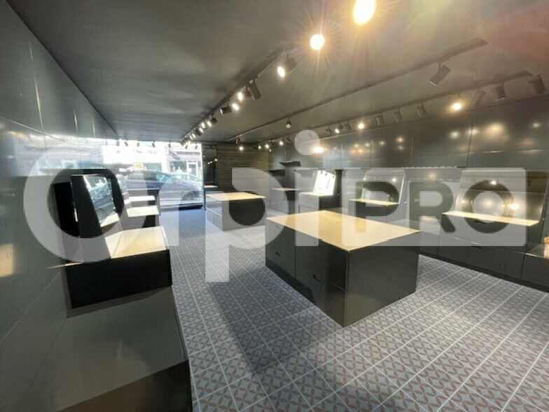 Office in Villefranche-sur-Saône for sale - Interior Photo - Image 2 of 5