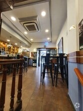 Retail in Madrid, Madrid to rent Interior Photo- Image 2 of 6