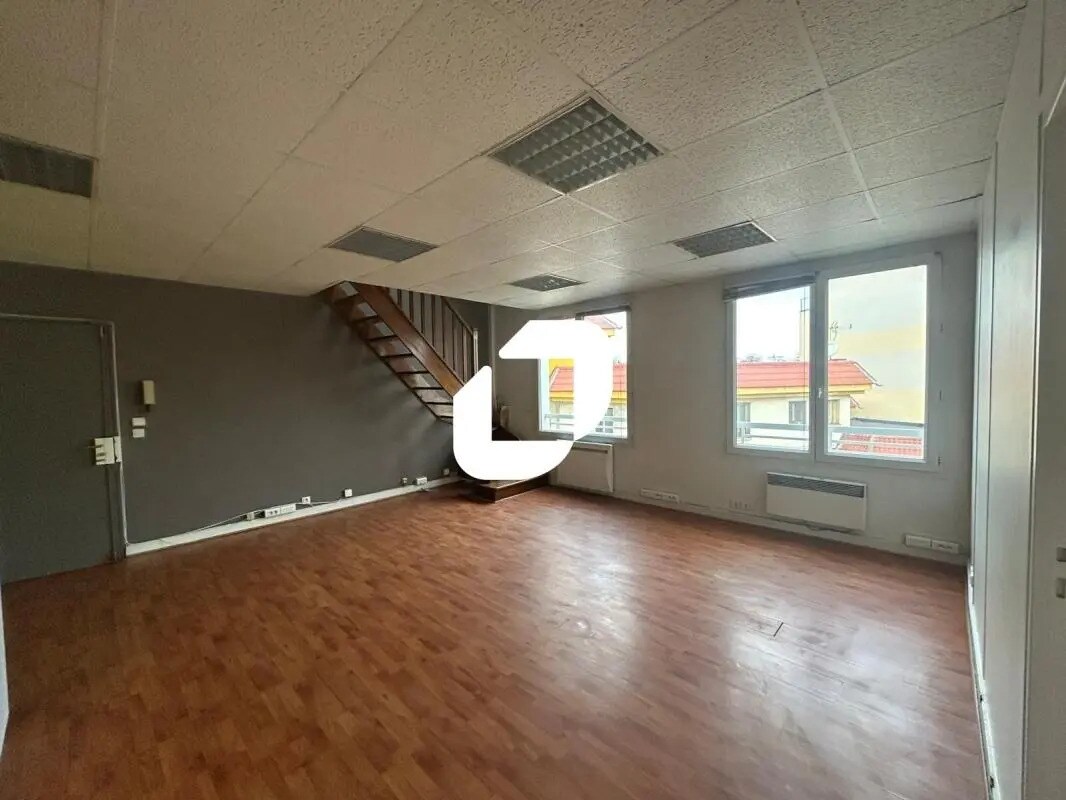 Office in Joinville-le-Pont to rent Interior Photo- Image 1 of 11