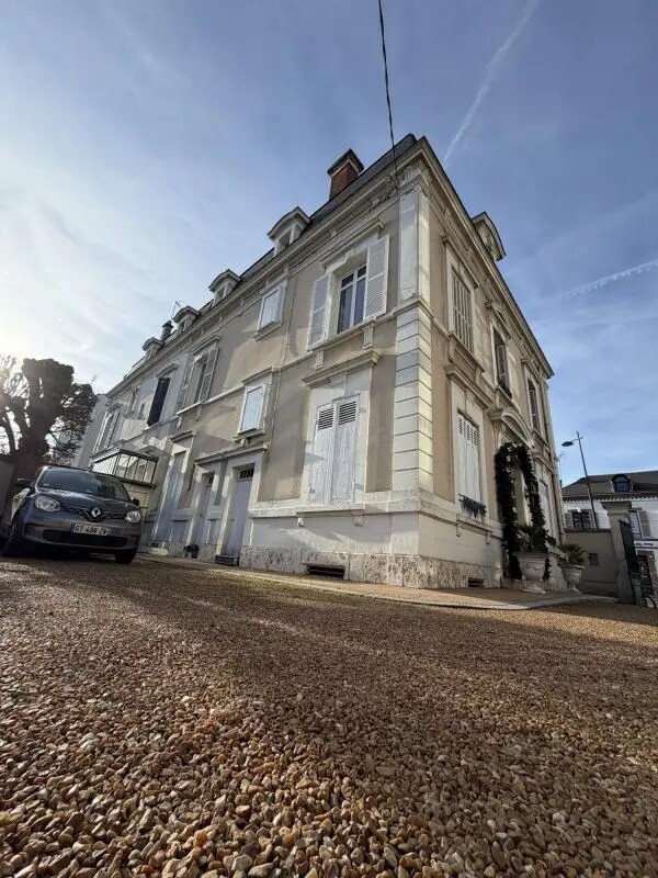 Office in Chartres to rent Building Photo- Image 1 of 18