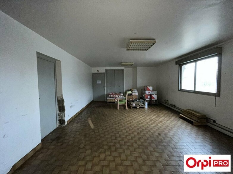 Light Industrial in SAINT-SYMPHORIEN-D'OZON to rent - Interior Photo - Image 3 of 19