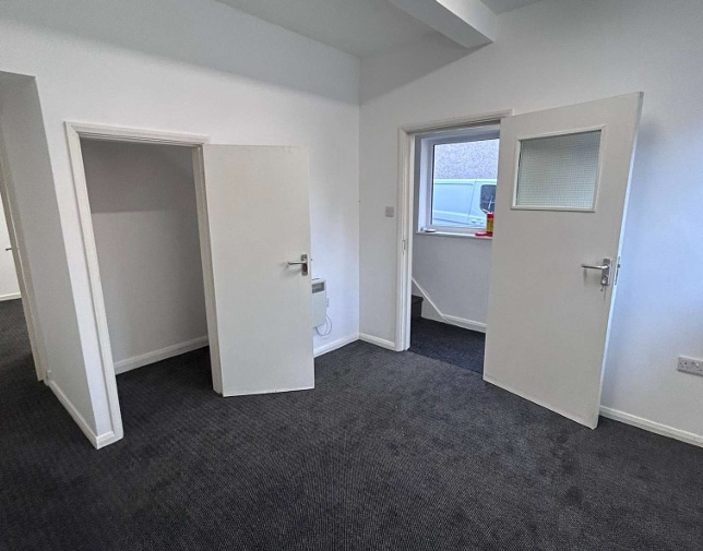 16A High St, Chesterfield, DBY S43 3UX - Unit 16 -  - Interior Photo - Image 1 of 2