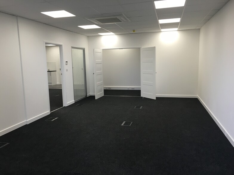 Rope St, London to rent - Building Photo - Image 2 of 12