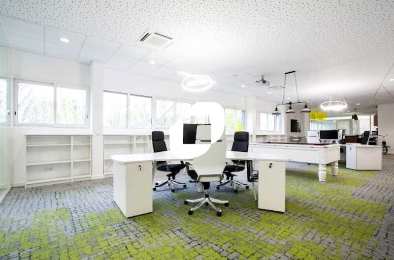 Location Local d'activités 356 m² - Photo 1