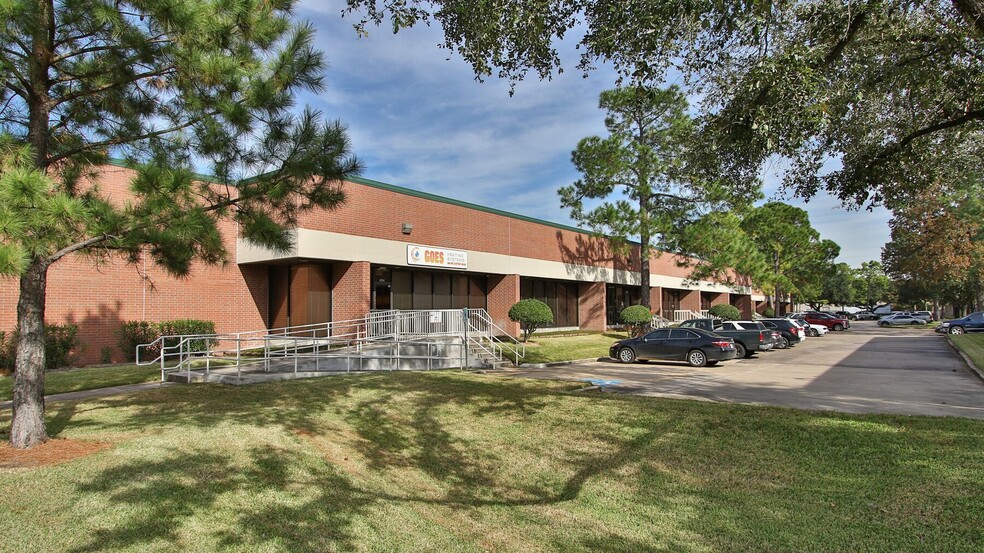 3701-3749 Yale St, Houston, TX for rent - Building Photo - Image 3 of 11