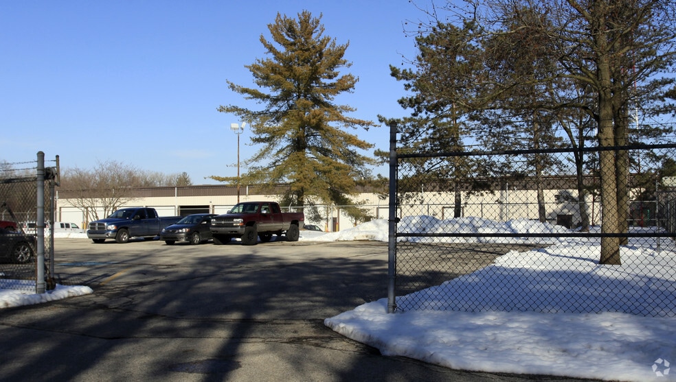 2929 W Lathrop St, South Bend, IN for rent - Building Photo - Image 3 of 13